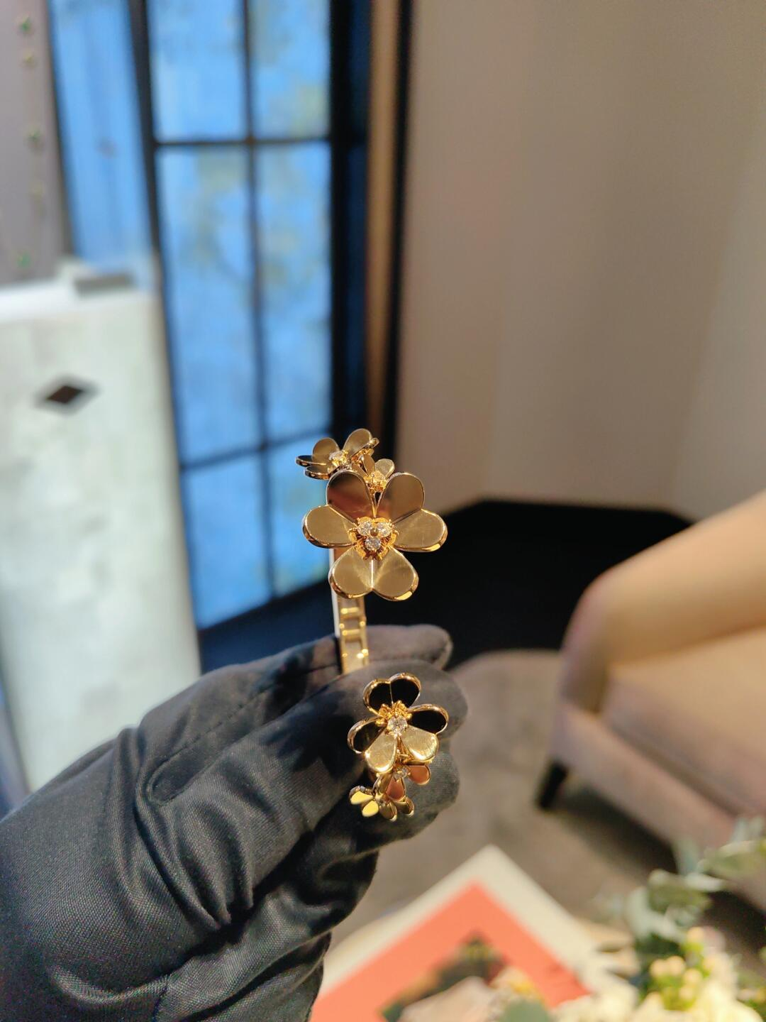 VCA Frivole 7 Flowers Bangle Bracelet - Original Replica Club