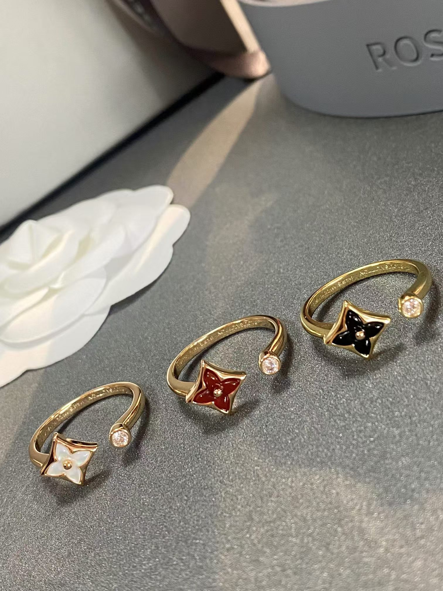 Louis Vuitton Color Blossom Mini Star Ring - Original Replica Club