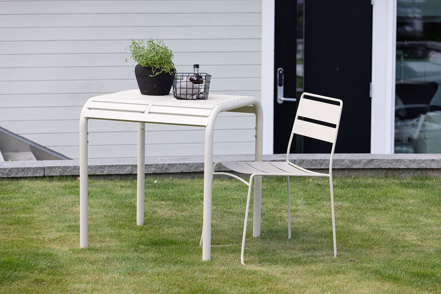Rebellenclub Birch Tuintafel - 70 x 70cm - Beige