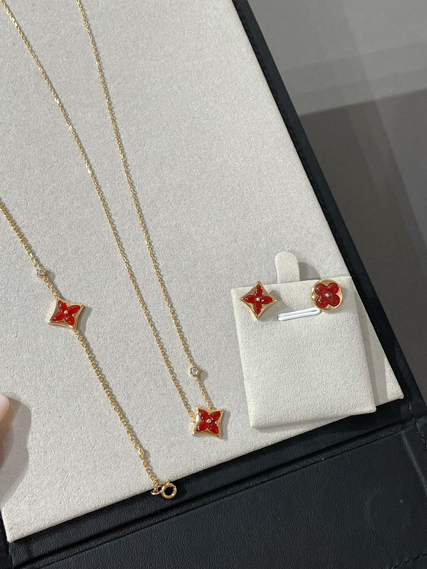 Louis Vuitton Red Sun Star Stud Earrings Bracelet Necklace - Original Replica Club