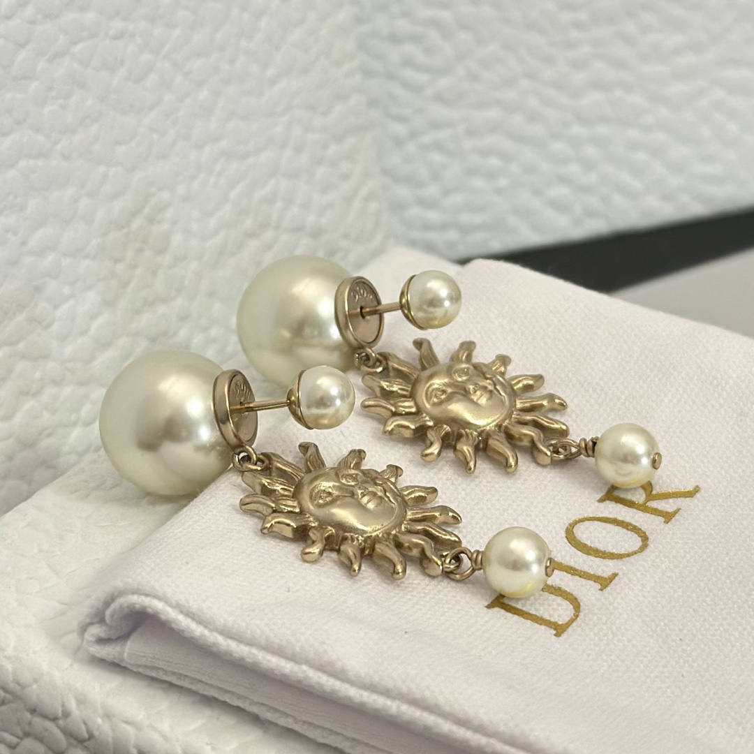 Dior Sun Face Pearl Earrings - Original Replica Club