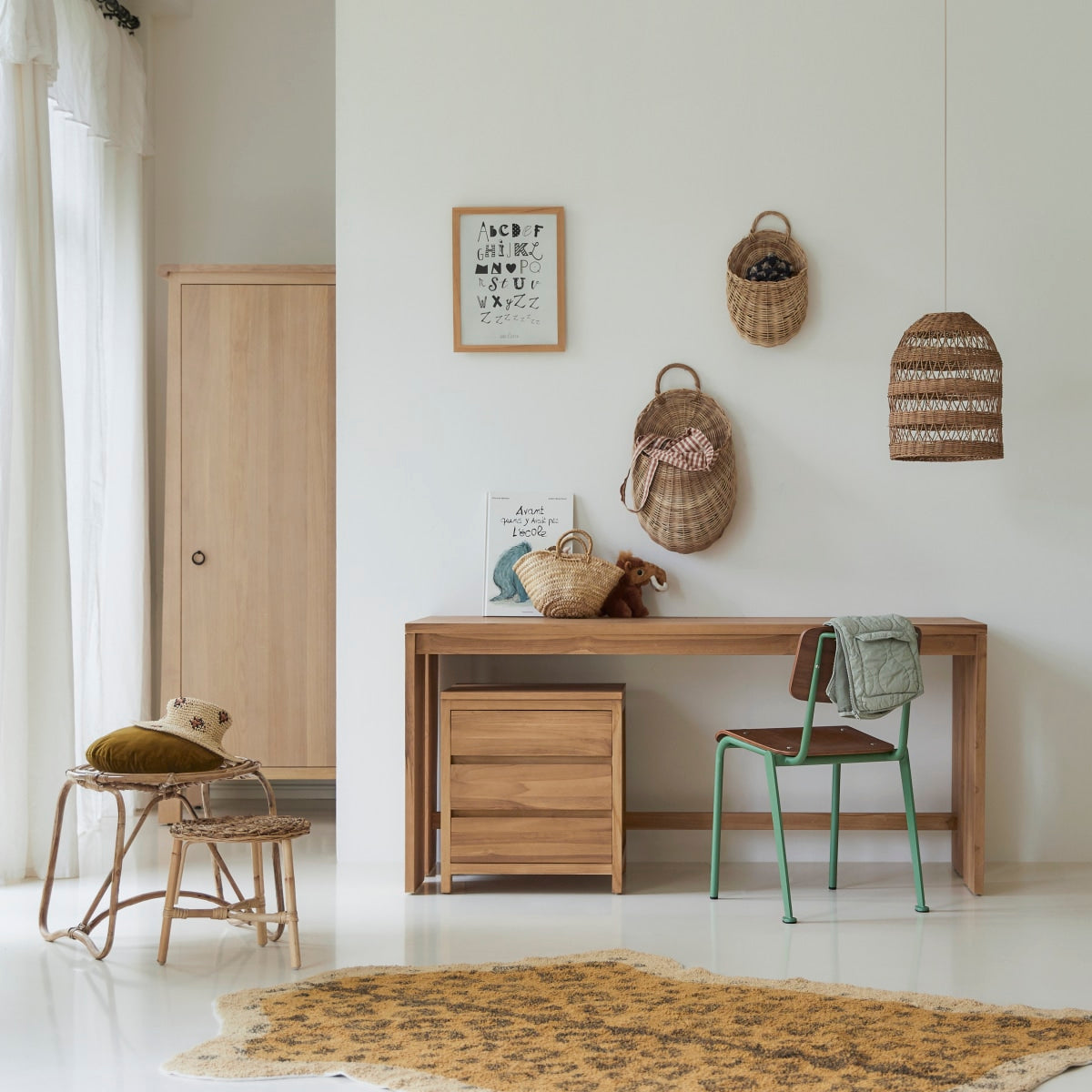 Tikamoon - Eden - Kinderbureau van massief teak met opbergkastje