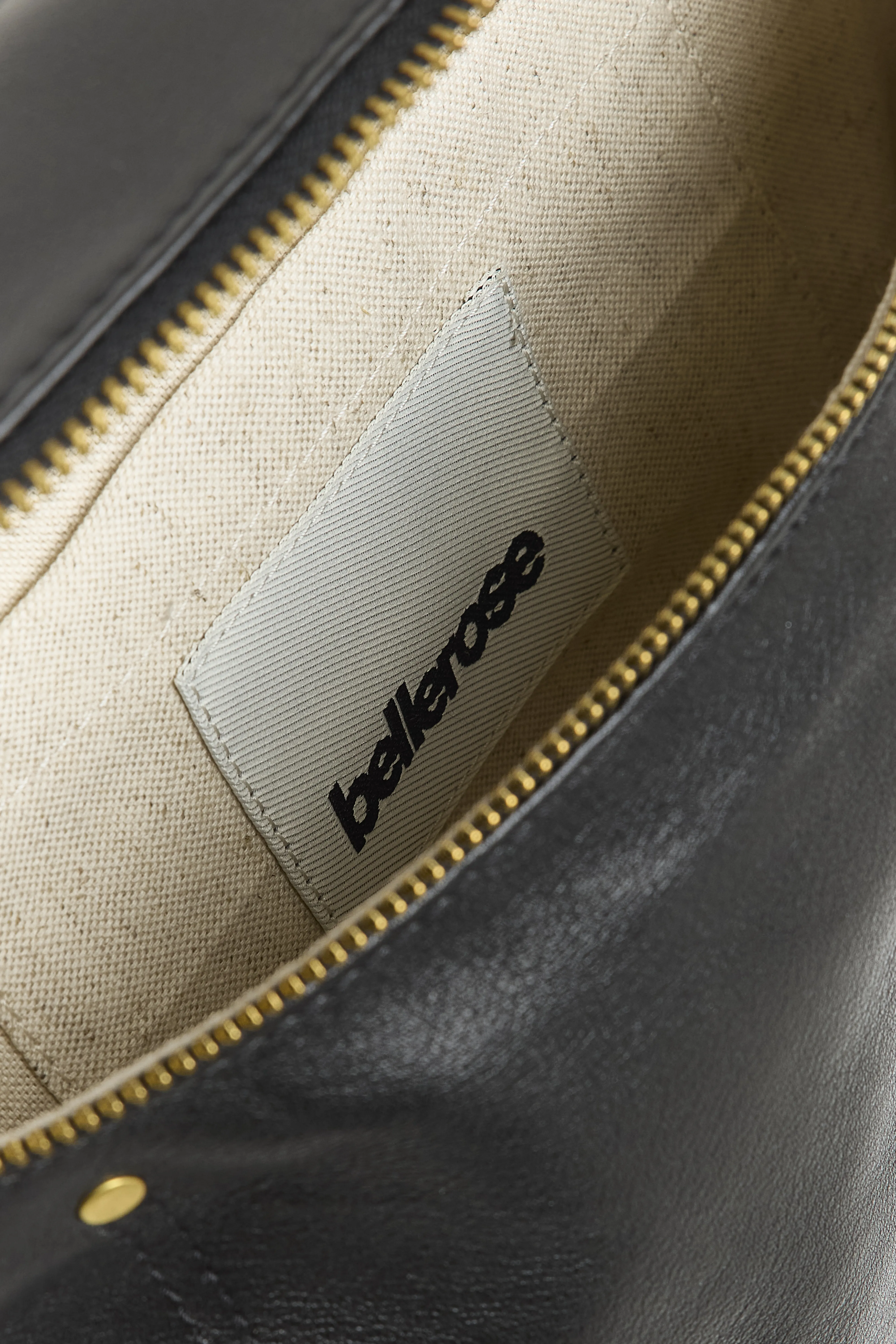 Bellerose Souply black leather sling bag (252 / W / BLACK)
