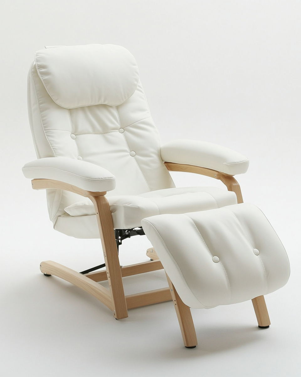 Sillón reclinable blanco con reposapiés y base mecedora en madera clara