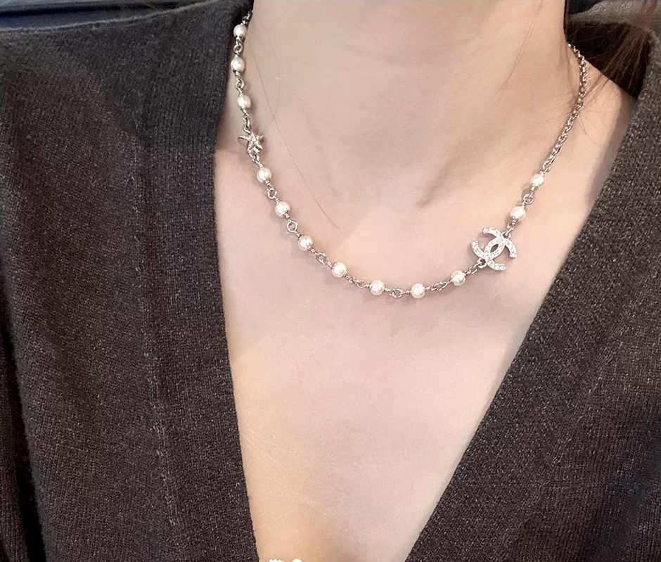 Chanel Pearl Floating CC Charm Silver Necklace - Original Replica Club