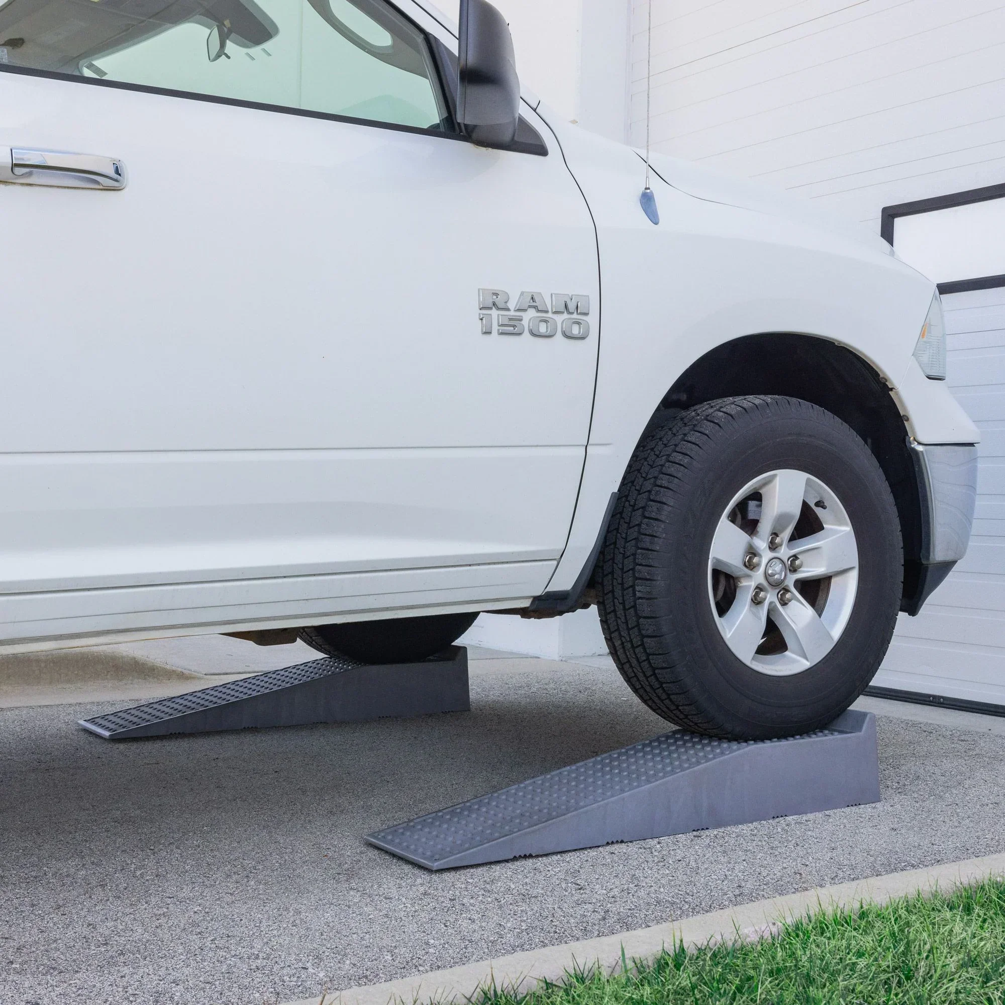 Black Widow Plastic Service Ramps, 47in x 11in x 8in, 10,000 lb. Per Pair Capacity - Image 4 Black Widow Plastic Service Ramps, 47in x 11in x 8in, 10,000 lb. Per Pair Capacity - Image 4