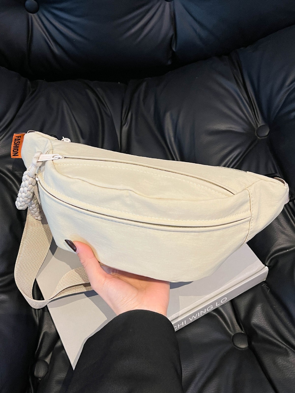 New stylish men's chest bag, Japanese-style simple casual waist bag, trendy and cool ins small crossbody bag, versatile phone bag