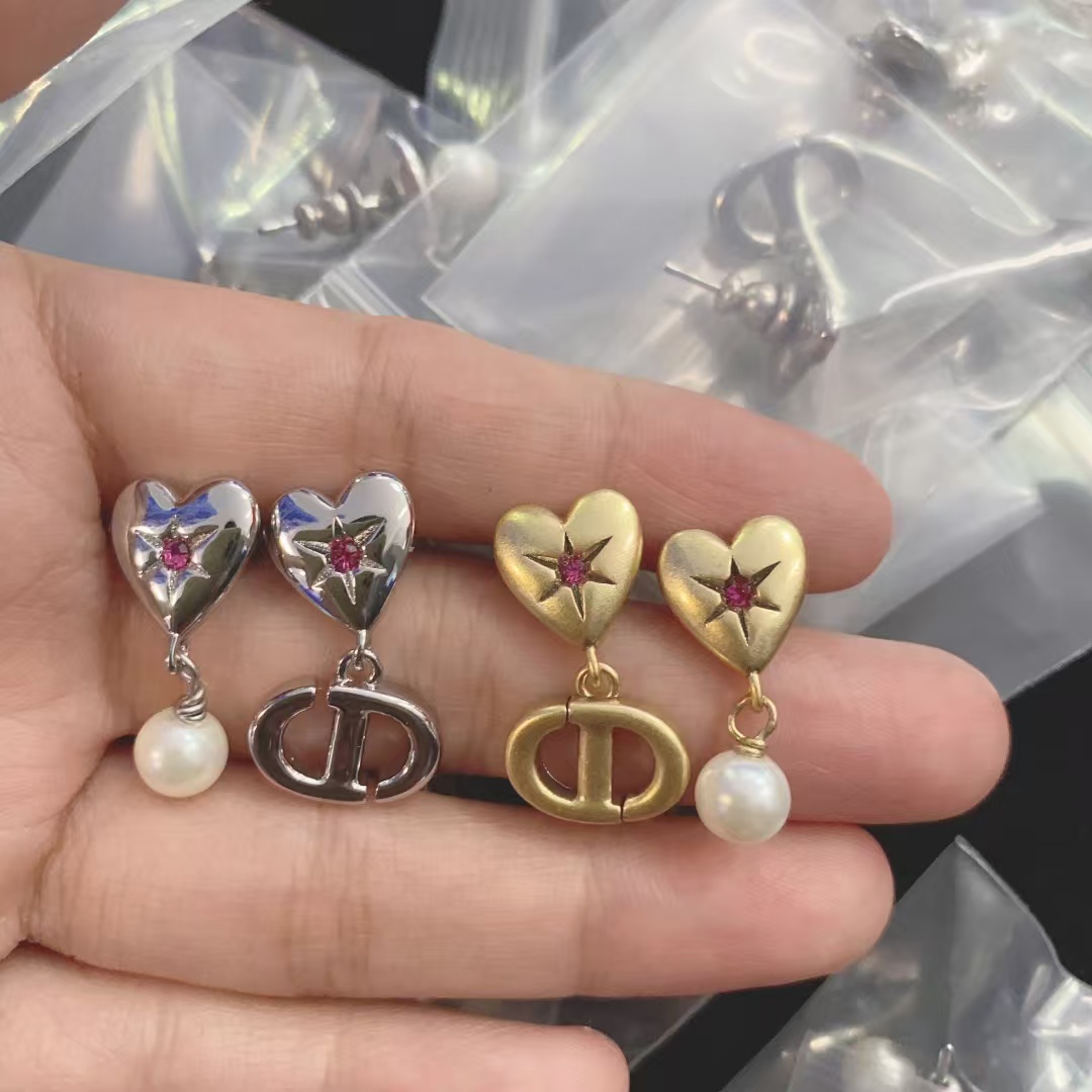 Dior Asymmetric Heart CD Pearl Stud Earrings - Original Replica Club