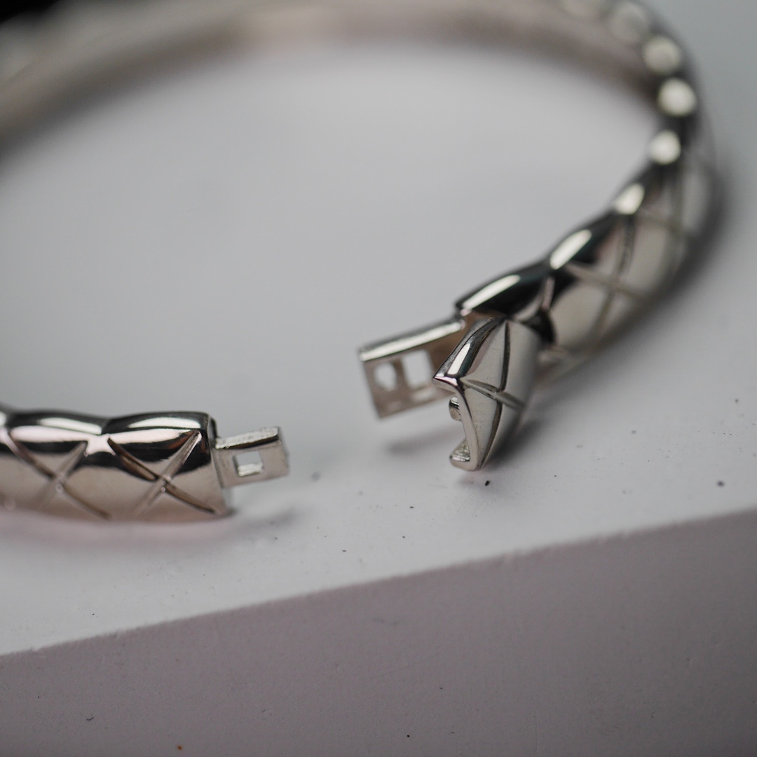 Chanel Diamond Coco Crush Bangle Bracelet - Wide Version - Original Replica Club