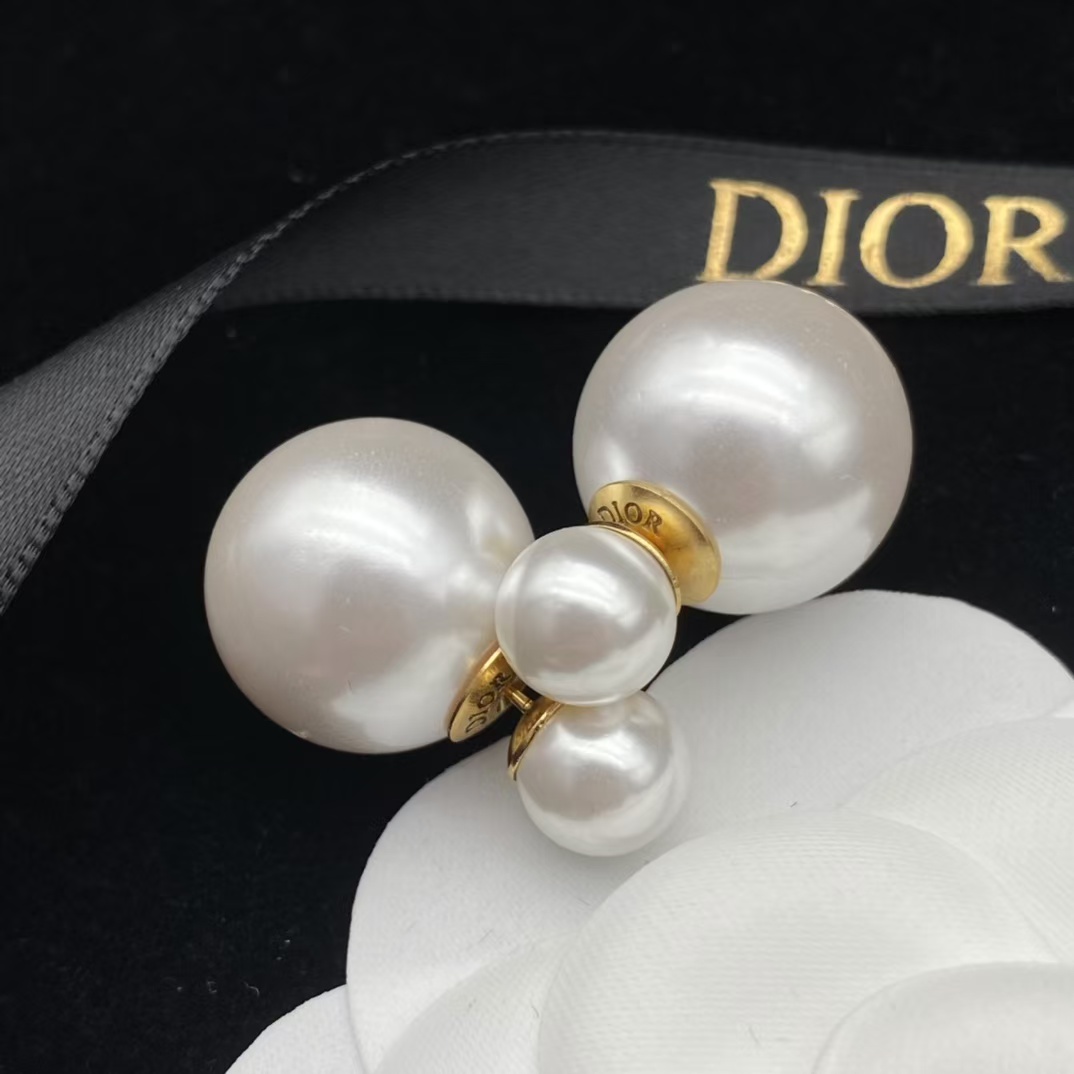 Dior Classic Pearl Earrings - Original Replica Club