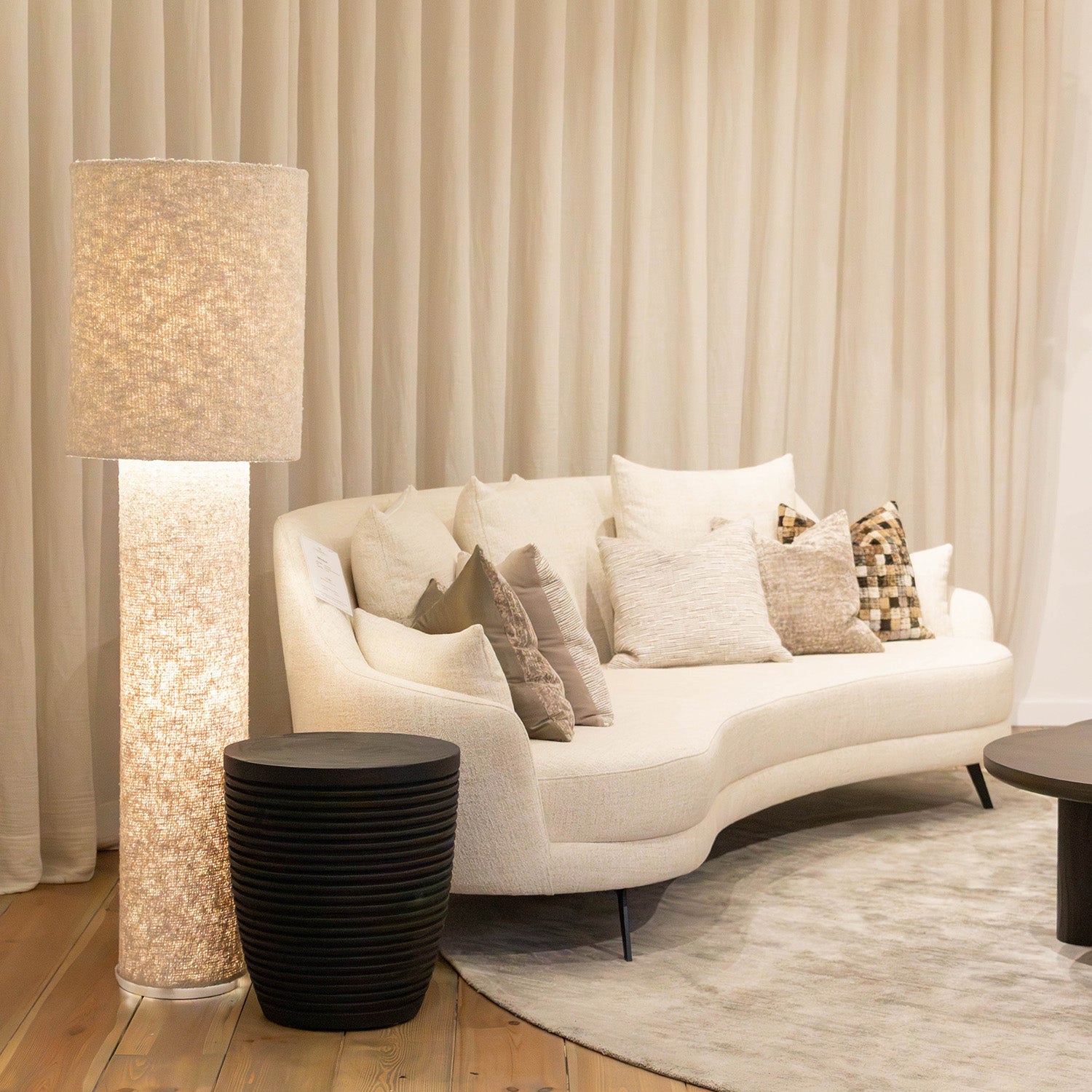 Atmooz Gigi - vloerlamp - bouclé stof - 144 cm