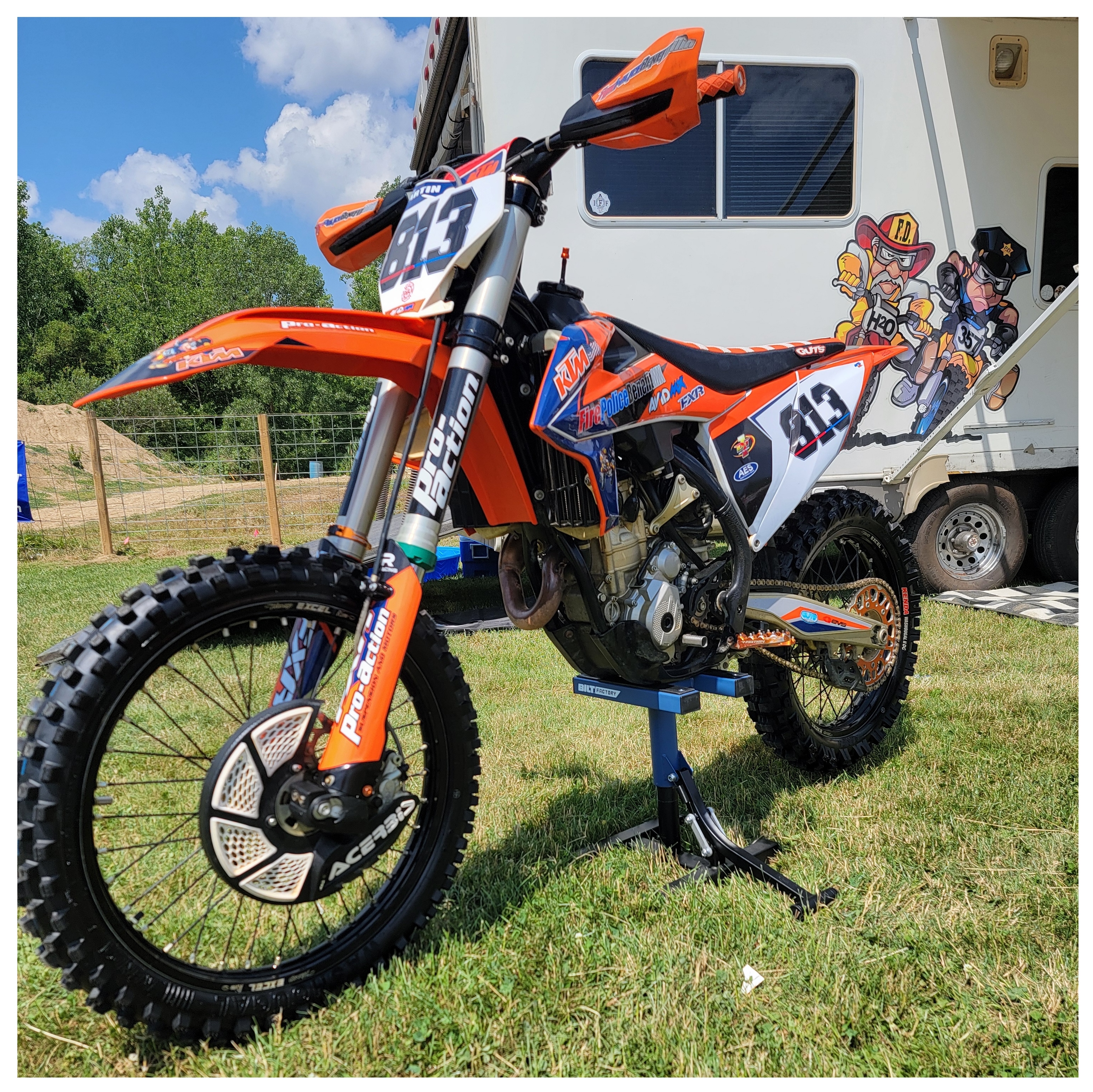 SportsBikeShop BILT FACTORY Moto Lift Stand Blue [Previously Installed]
