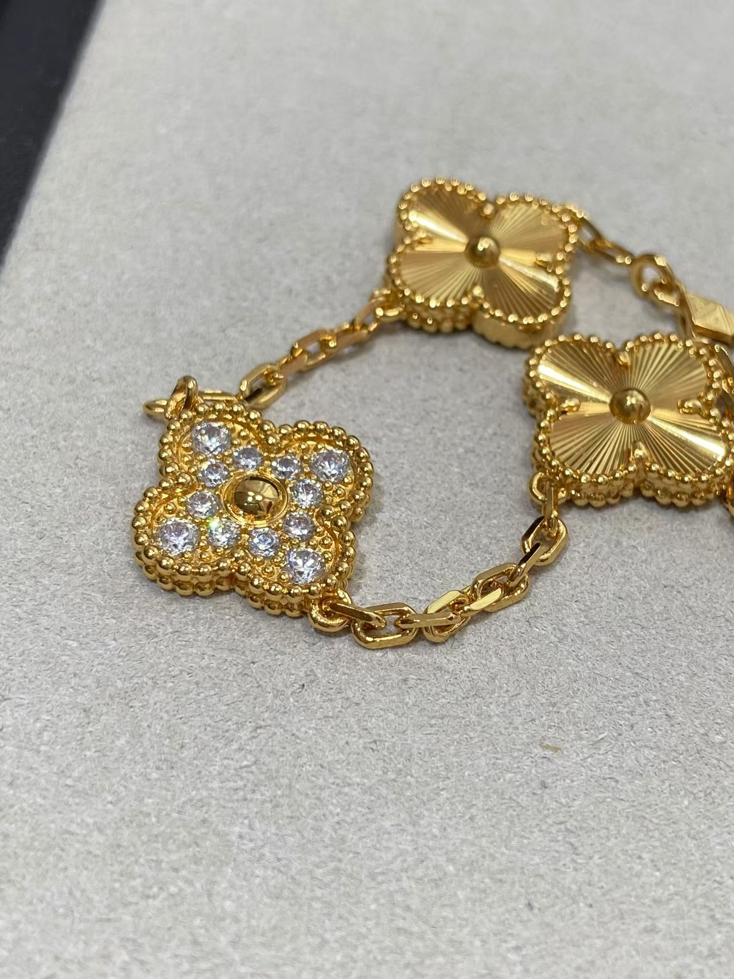 VCA Gold-tone Diamond and Guilloche Vintage Alhambra Bracelet 5 Motifs - Original Replica Club