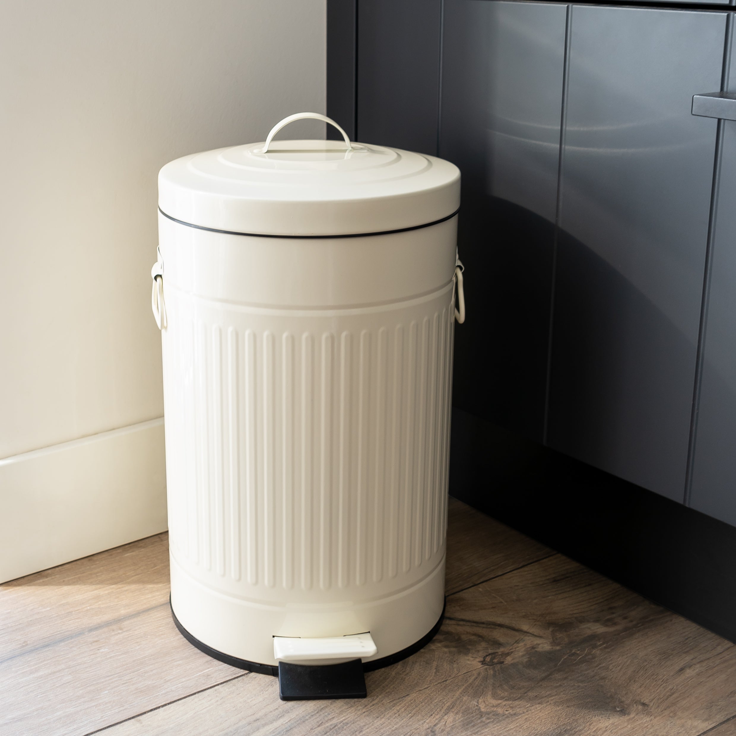 QUVIO Prullenbak retro - 12 L - Metaal - Beige