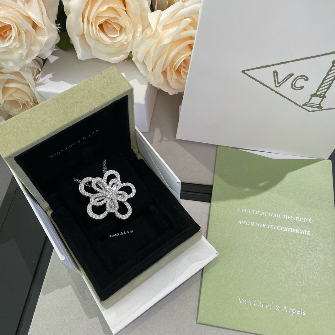 VCA Hollow Flower Detachable Pendant Necklace & Brooch 2-in-1 - Original Replica Club