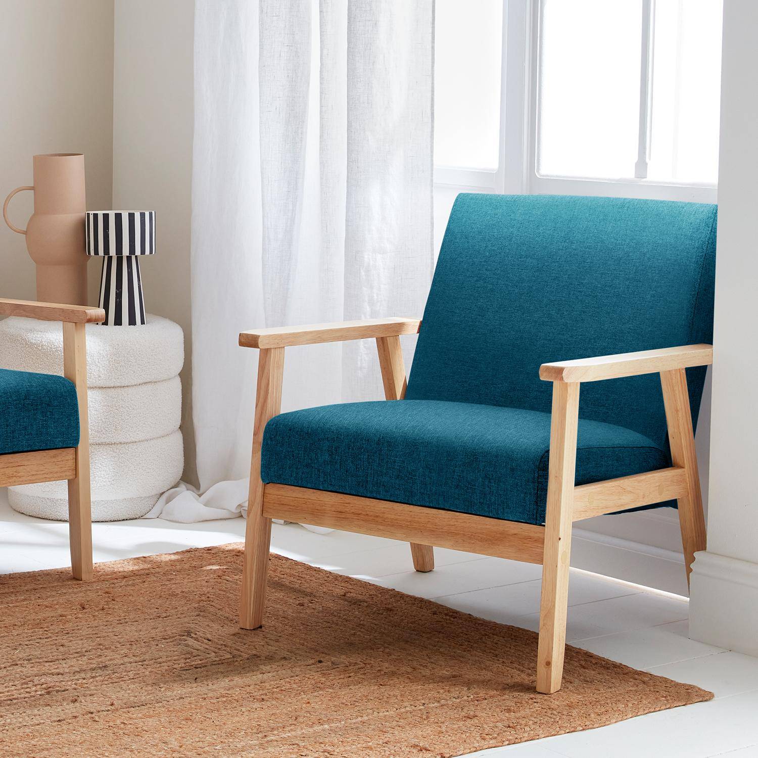 Isak - Sillón estilo escandinavo de madera y tela
