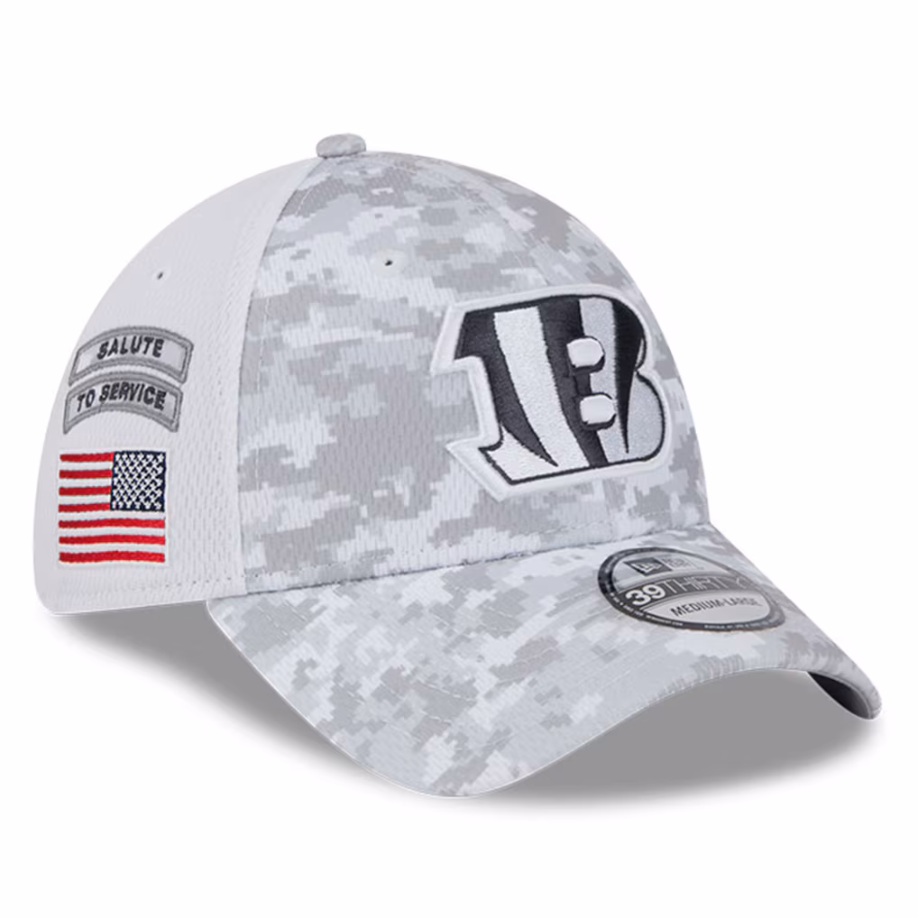 Angled right view of the New Era Cincinnati Bengals White Salute to Service Digital Camo 39THIRTY Flex Hat showcasing the embroidered American flag and Salute to Service patch.