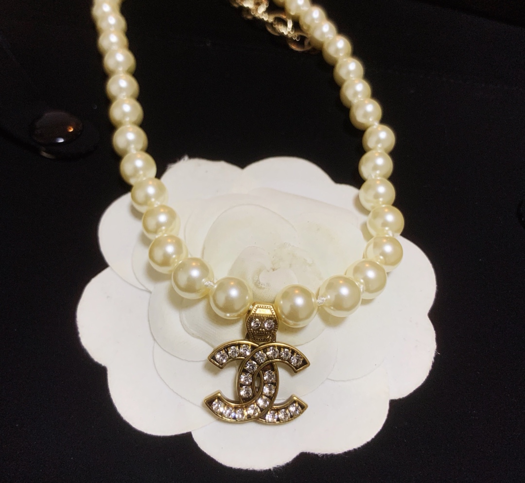 Chanel Vintage Pearl Choker with CC Pendant Necklace - Original Replica Club