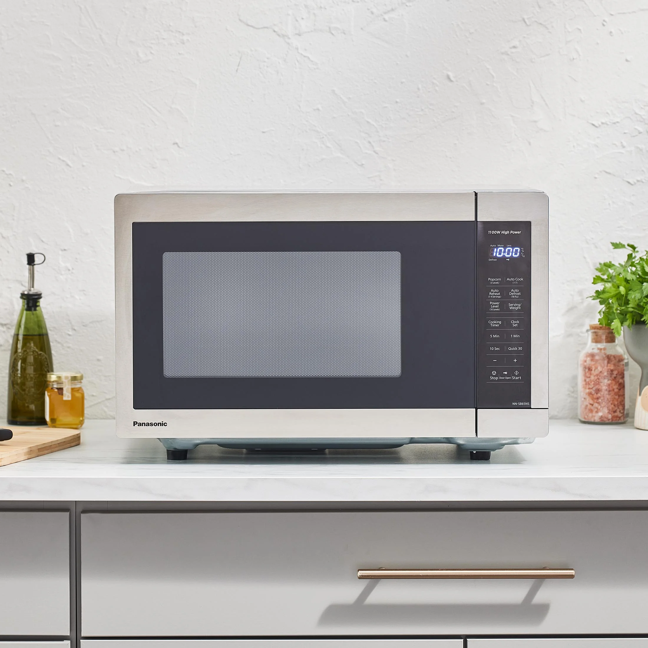Panasonic 1.3 cu ft Countertop Microwave Oven in Glass Door - Image 5