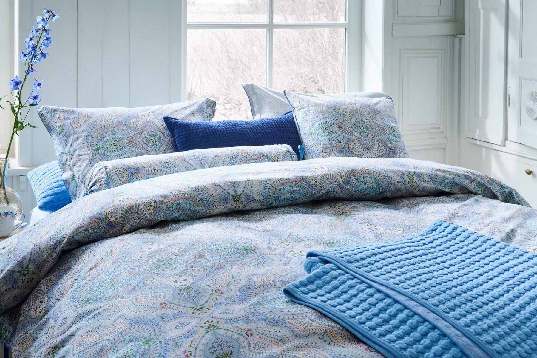 Roll Cushion Moon Flower Light Blue