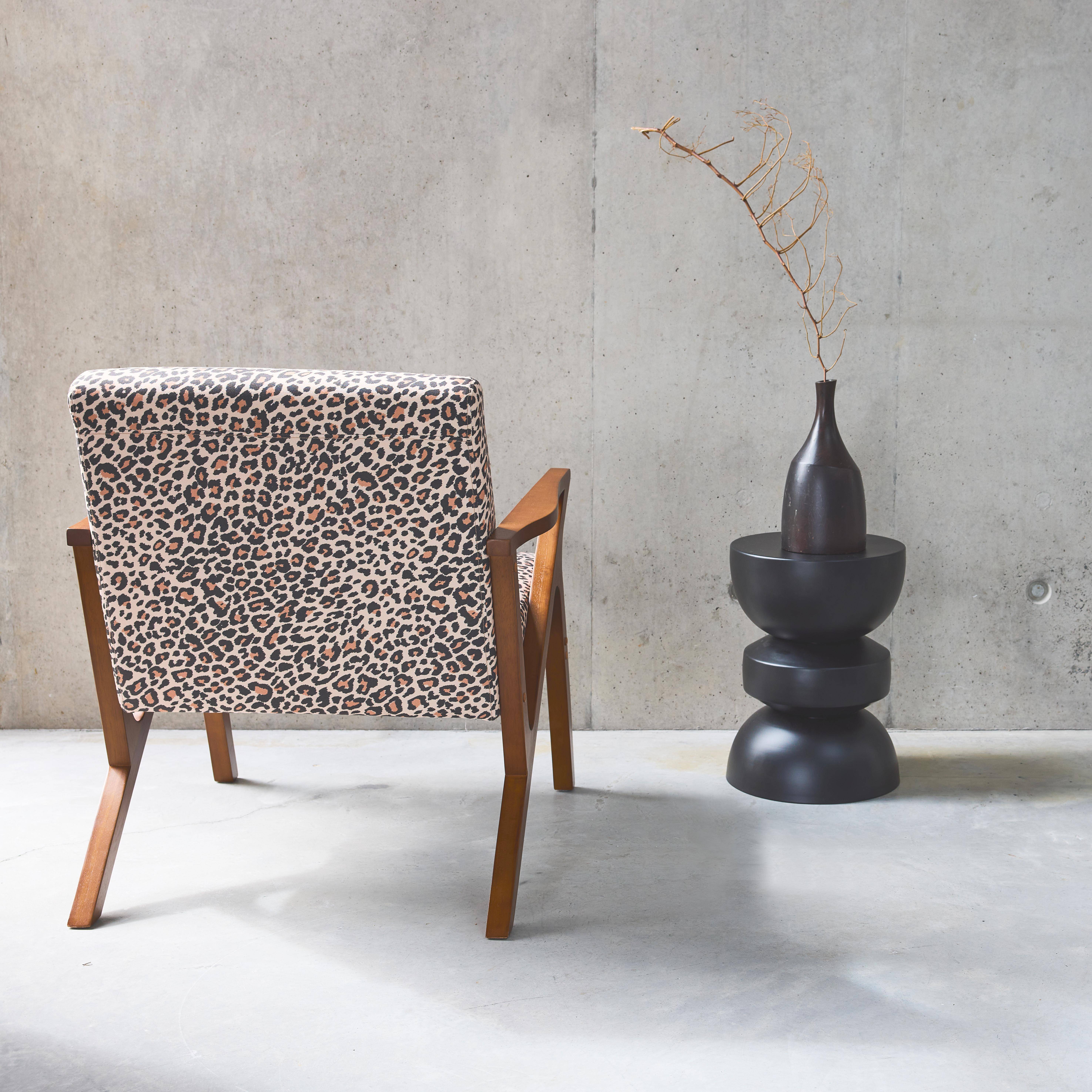 Antoine leopardo - Sillón escandinavo de madera de hevea y estampado de leopardo