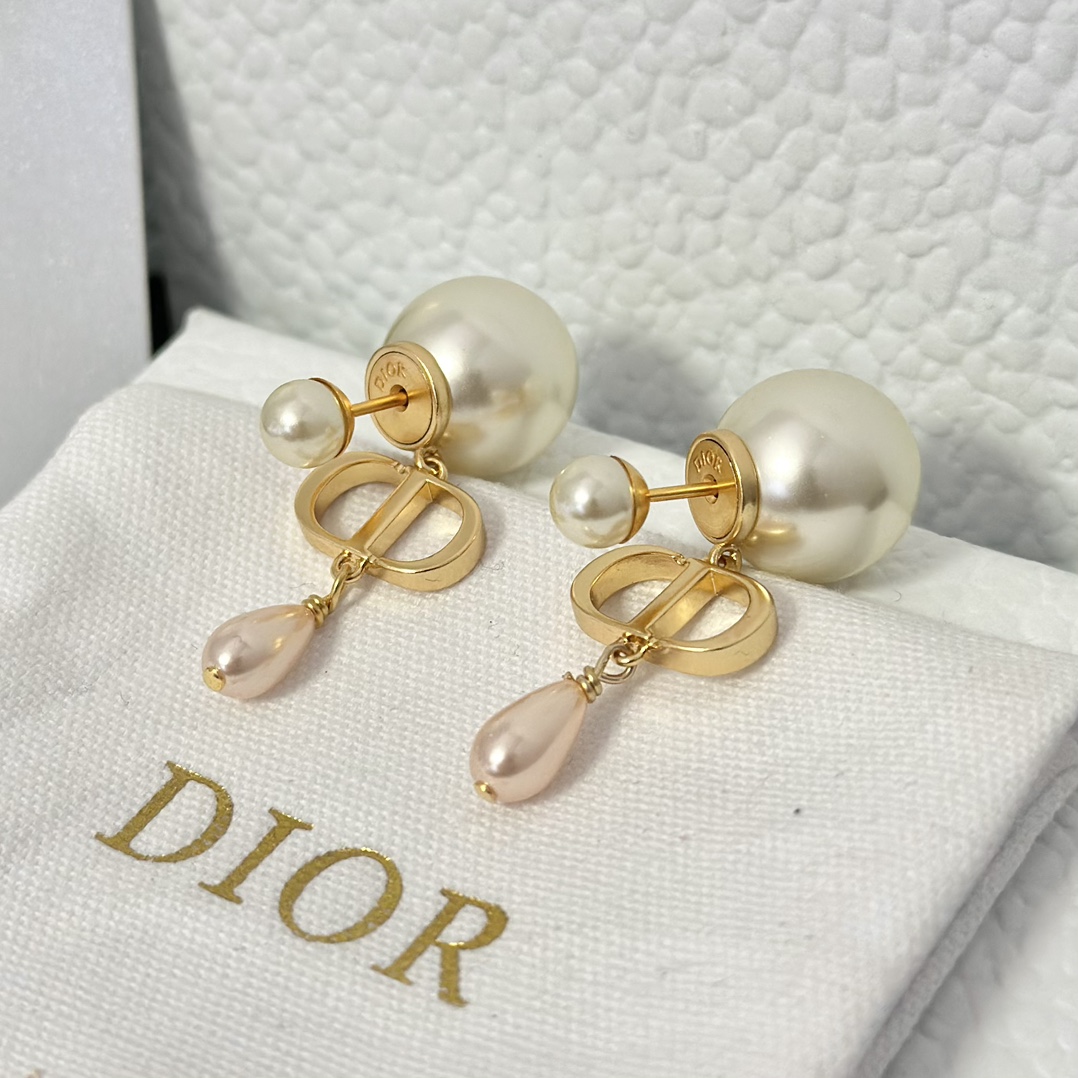 Dior Teardrop Pearl Earrings - Original Replica Club
