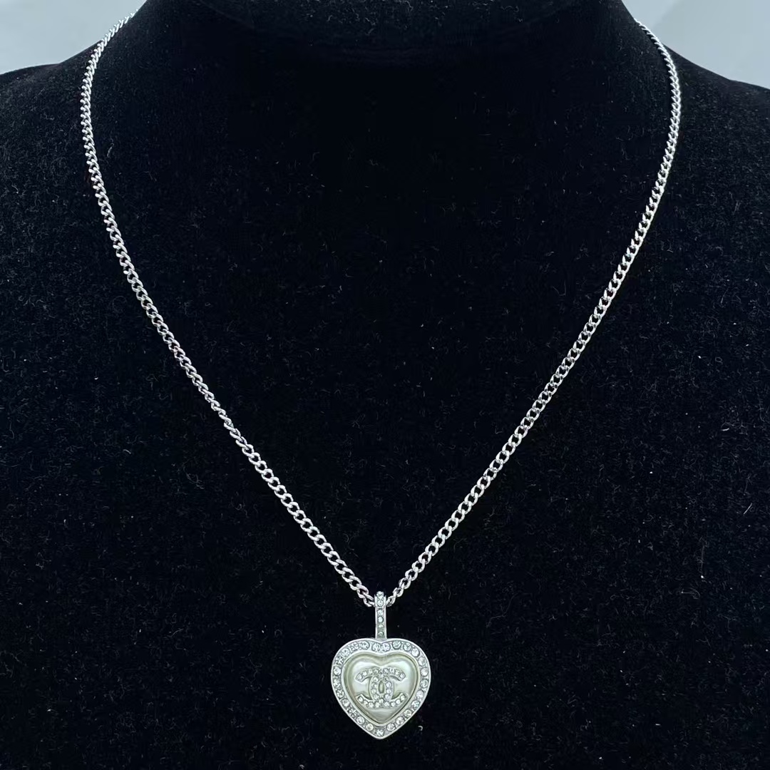 Chanel Heart Pendant Minimalistic Chain Necklace - Original Replica Club