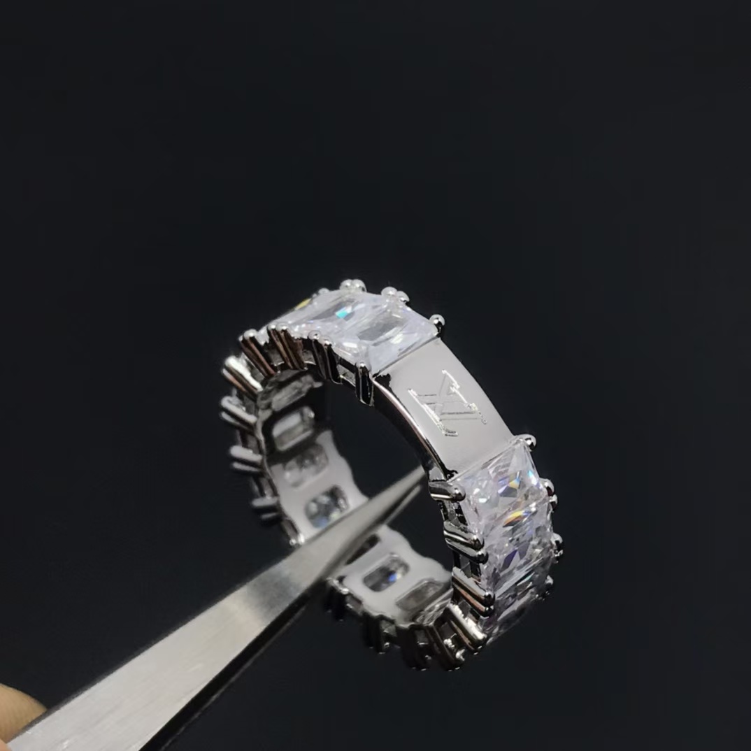 Louis Vuitton Cube Diamond Ring - Original Replica Club