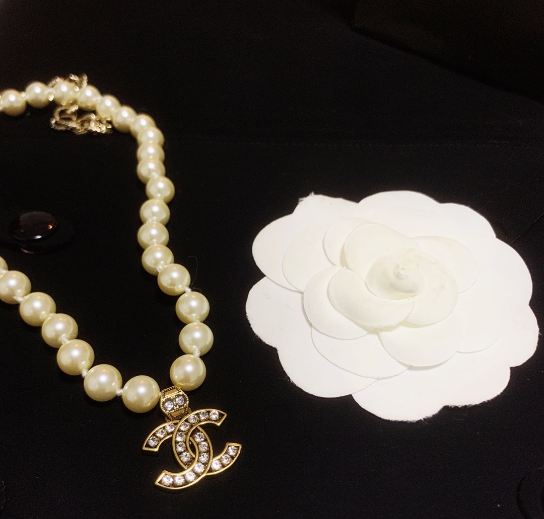 Chanel Vintage Pearl Choker with CC Pendant Necklace - Original Replica Club