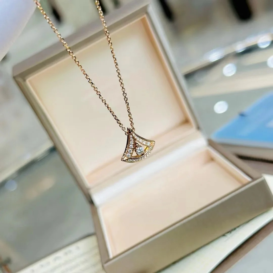 Bvlgari Divas' Dream Diamond Paved Pendant Necklace - Original Replica Club