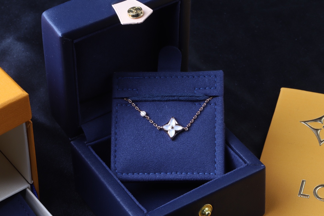 Louis Vuitton Minimalist White Mother of Pearl Star Bracelet - Original Replica Club