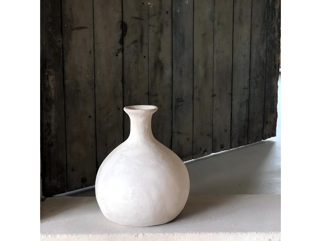 Jarrón de papel maché hecho a mano