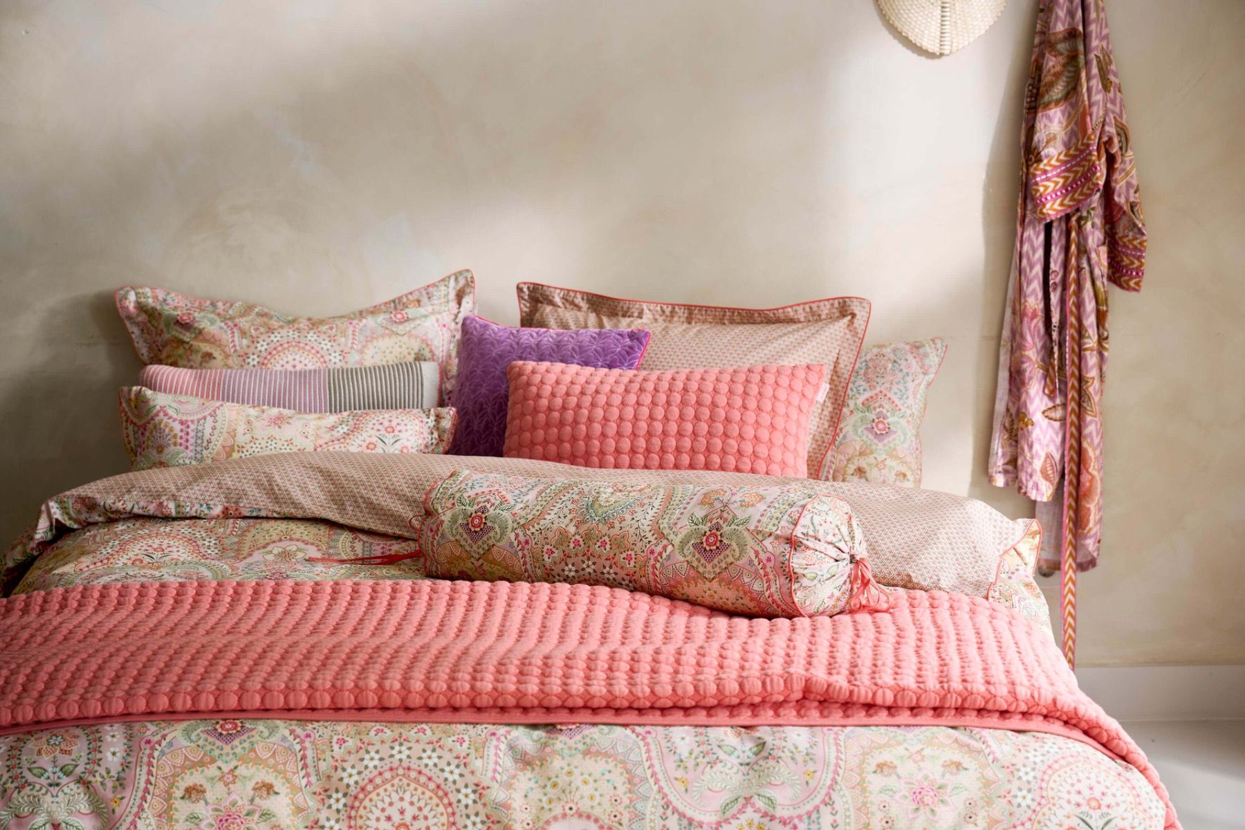 Cushion Fill in the dots Pink