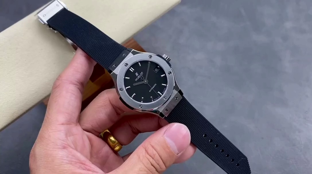 542.NX.1171.RX Hublot Classic Fusion Automatic Rubber