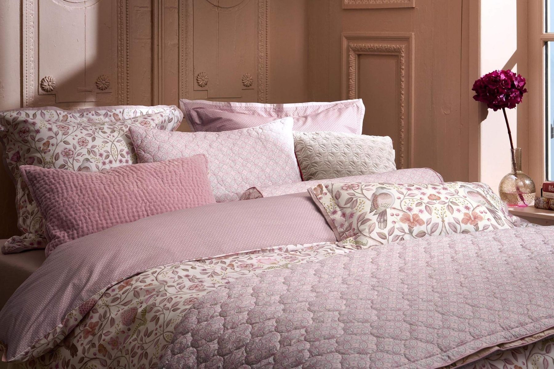 Cushion Garden of Dove Off-white