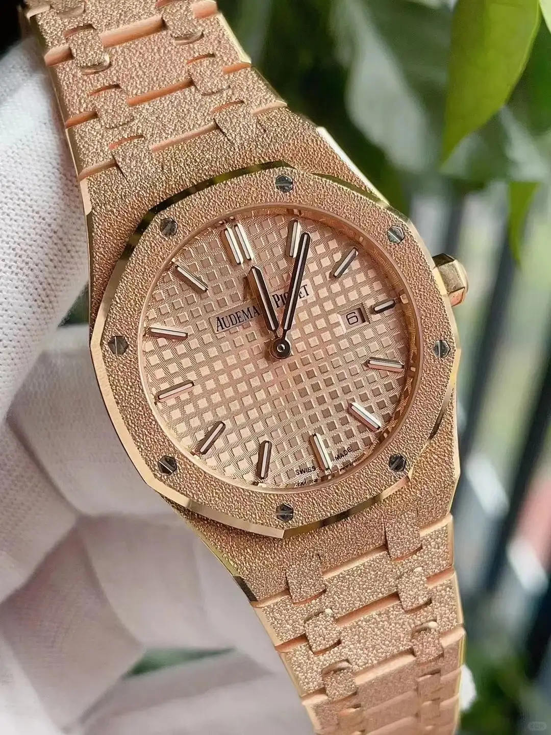 Audemars Piguet Royal Oak Frosted Gold Quartz Gold 67653OR.GG.1263OR.02