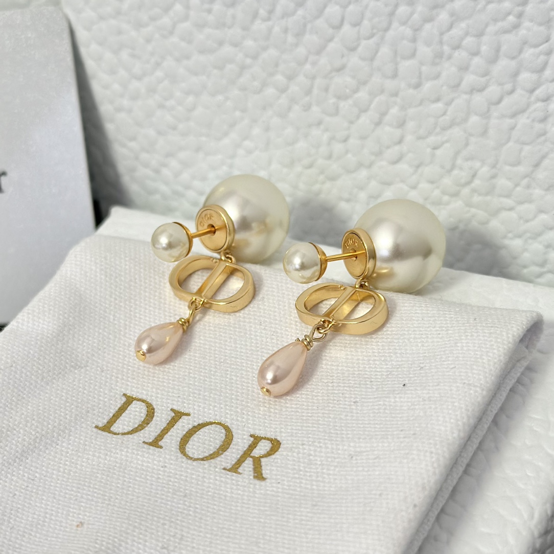 Dior Teardrop Pearl Earrings - Original Replica Club