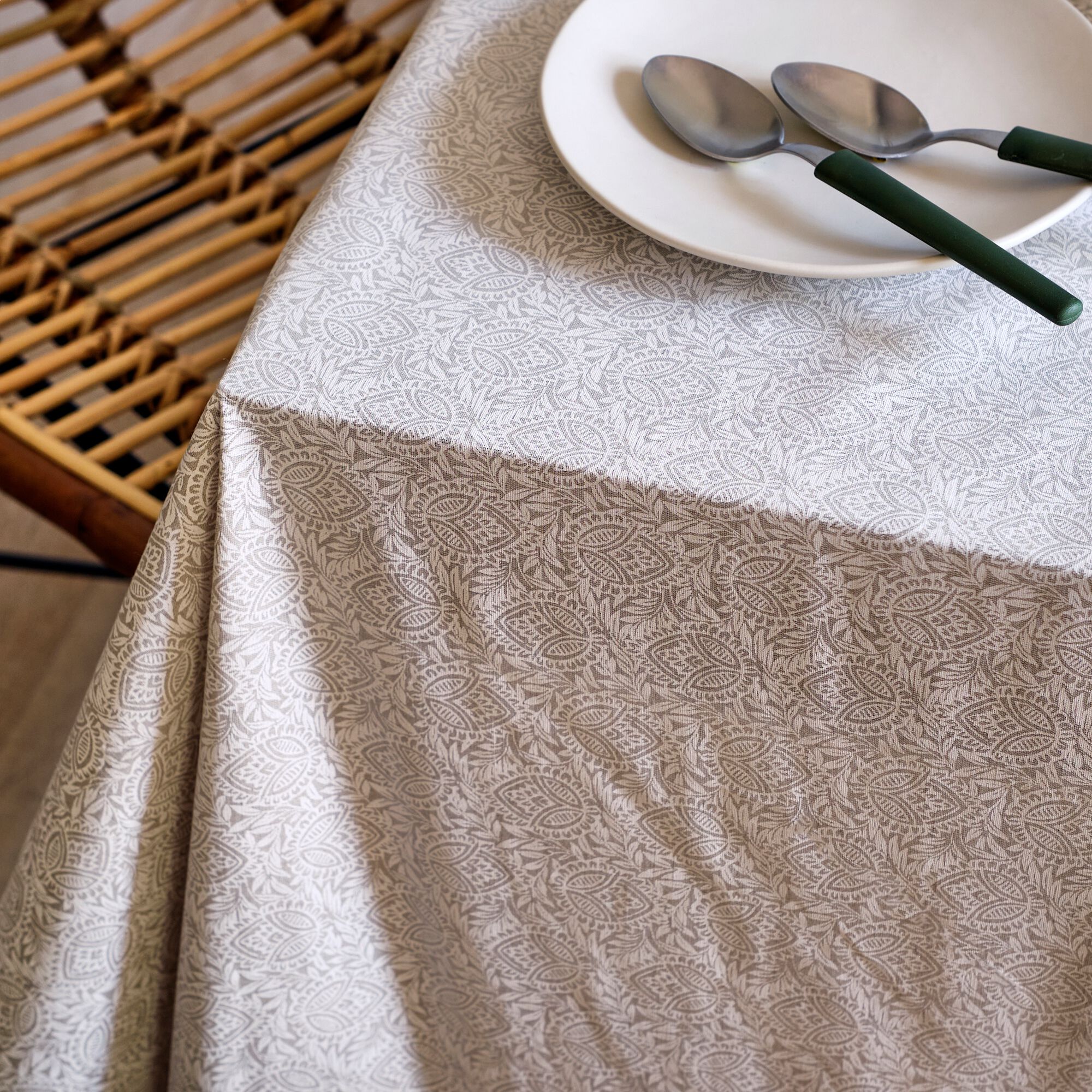 ST REMY - Nappe motif amande en lin et coton 150x150cm - blanc