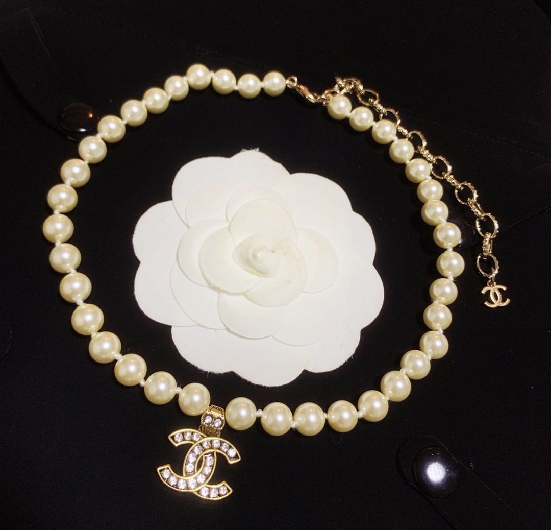 Chanel Vintage Pearl Choker with CC Pendant Necklace - Original Replica Club