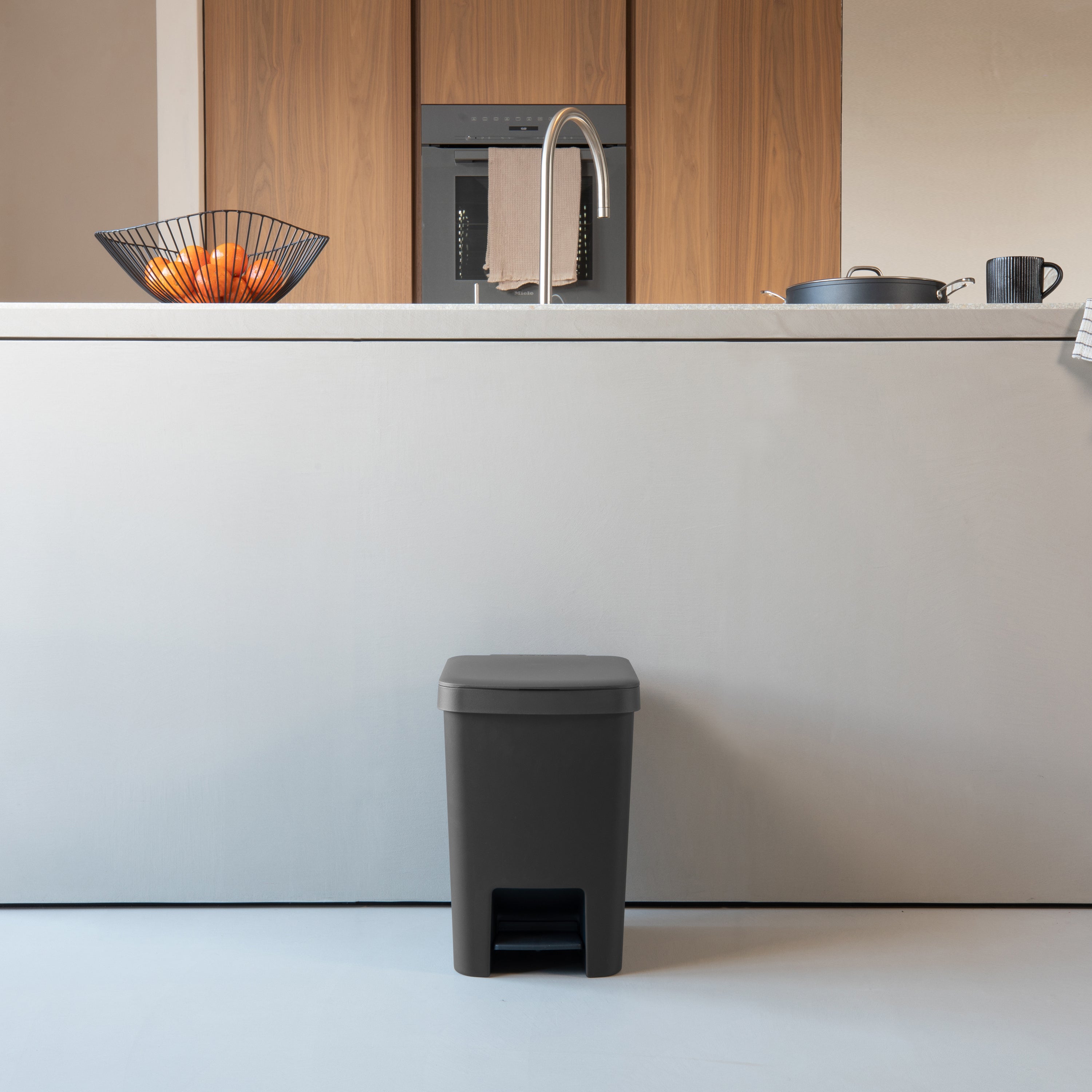 Brabantia StepUp Pedaalemmer - 25 L - Dark Grey