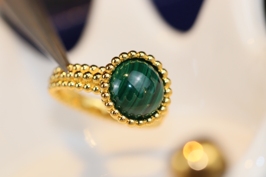 VCA Yellow Gold Malachite Perlee Couleurs Ring - Original Replica Club