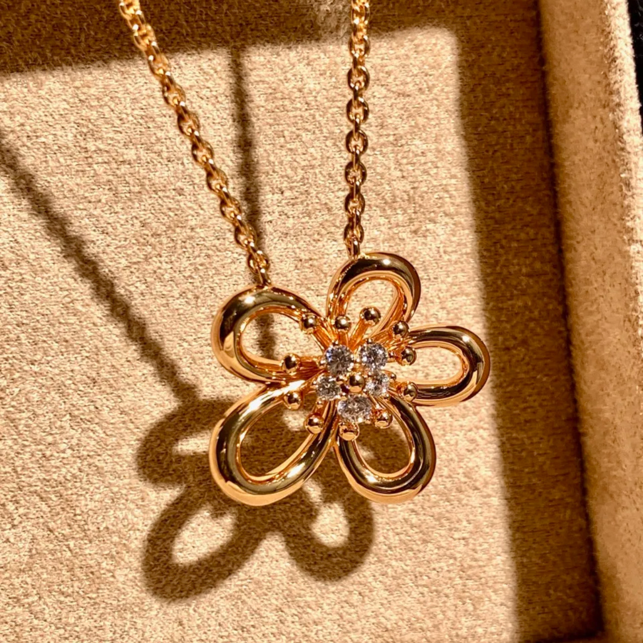 VCA Flowerlace Pendant Necklace - Original Replica Club