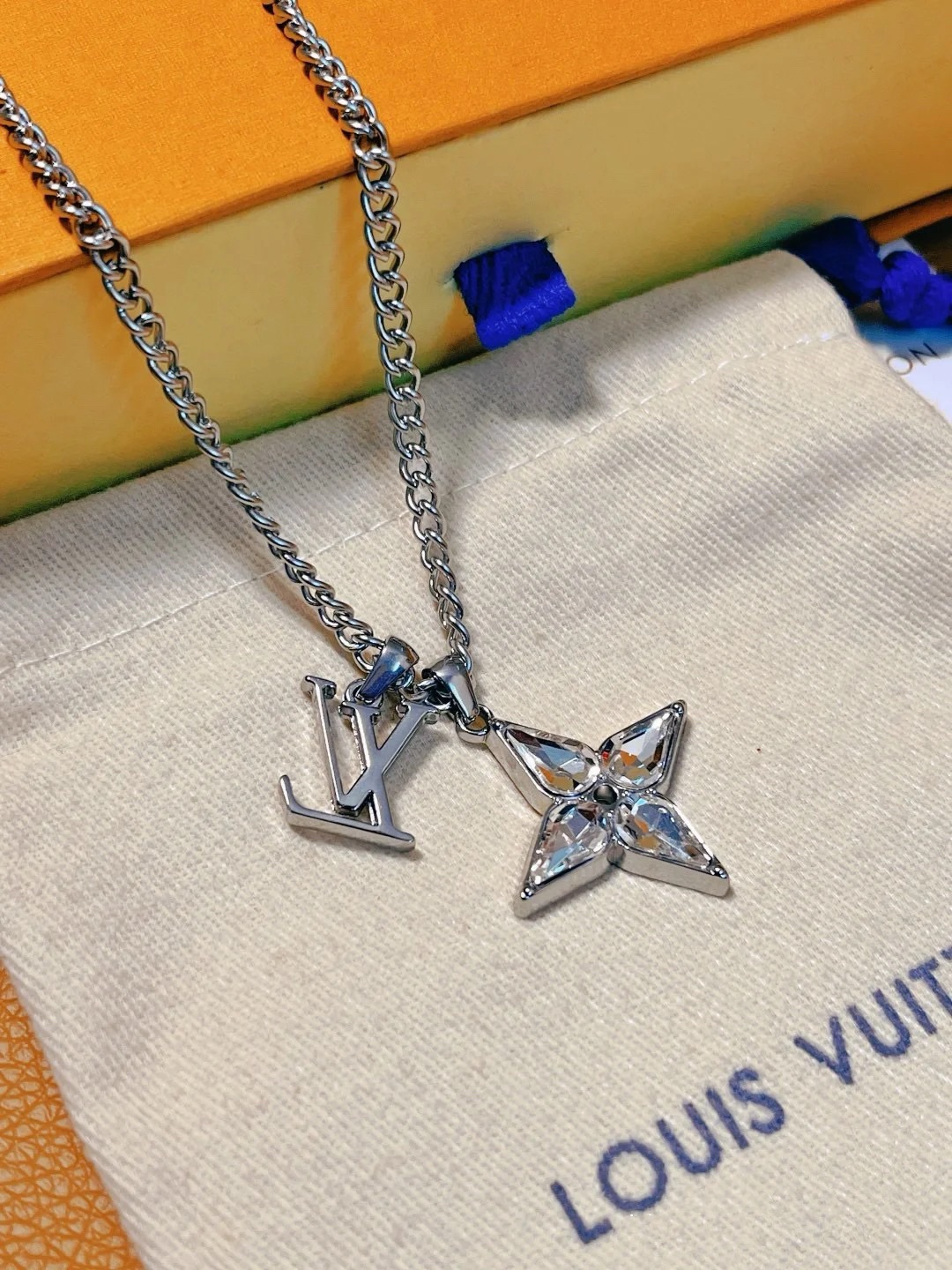 Louis Vuitton Unisex Clover LV Charm Necklace - Original Replica Club