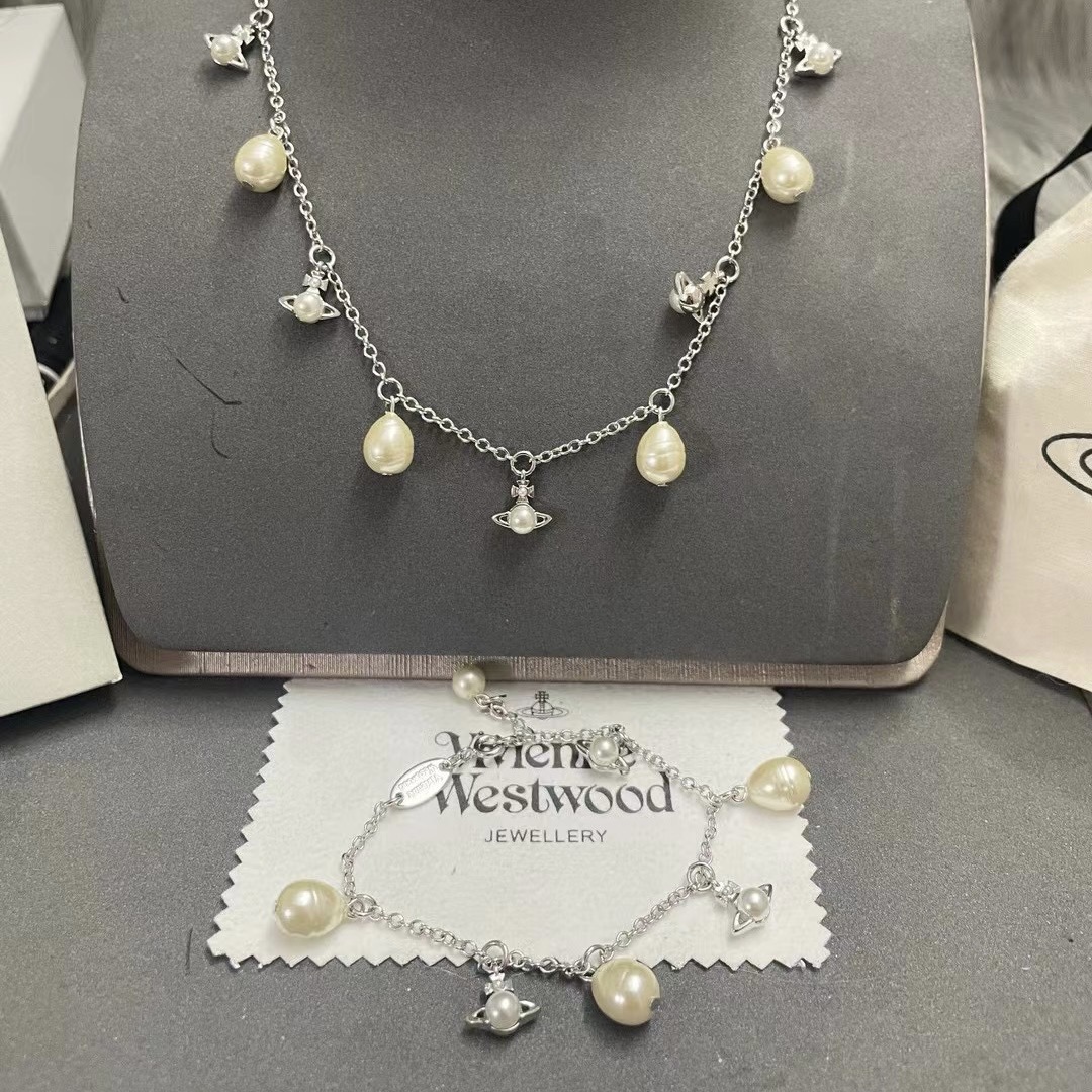 Vivienne Westwood Baroque Pearl Saturn Charms Bracelet - Original Replica Club