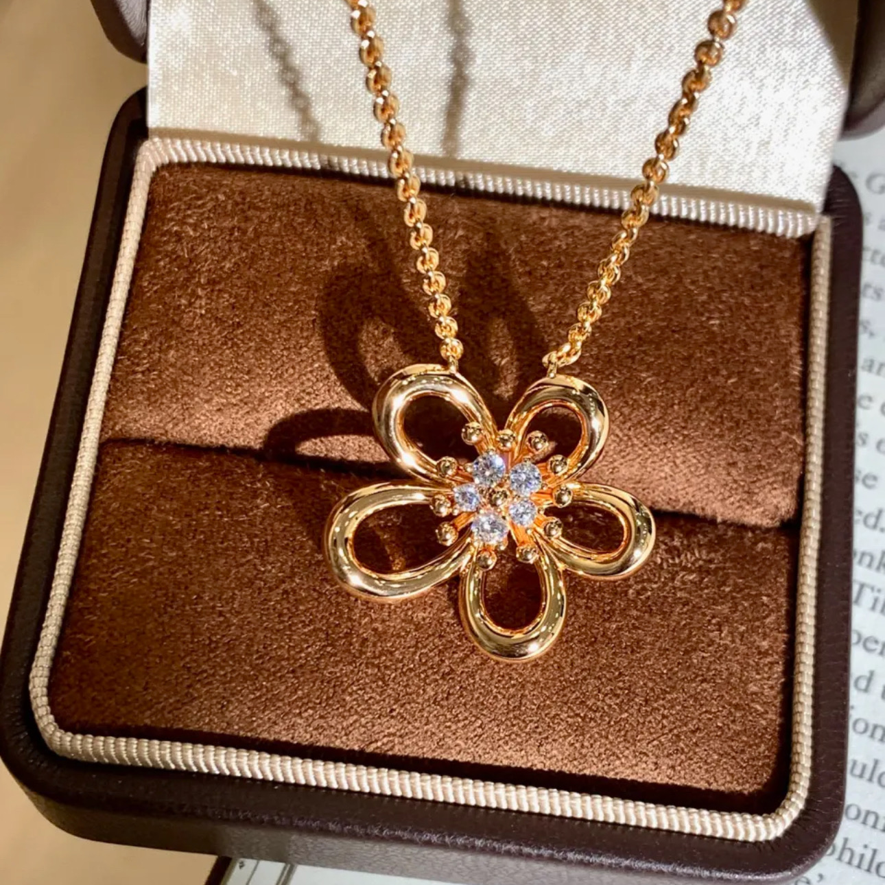 VCA Flowerlace Pendant Necklace - Original Replica Club