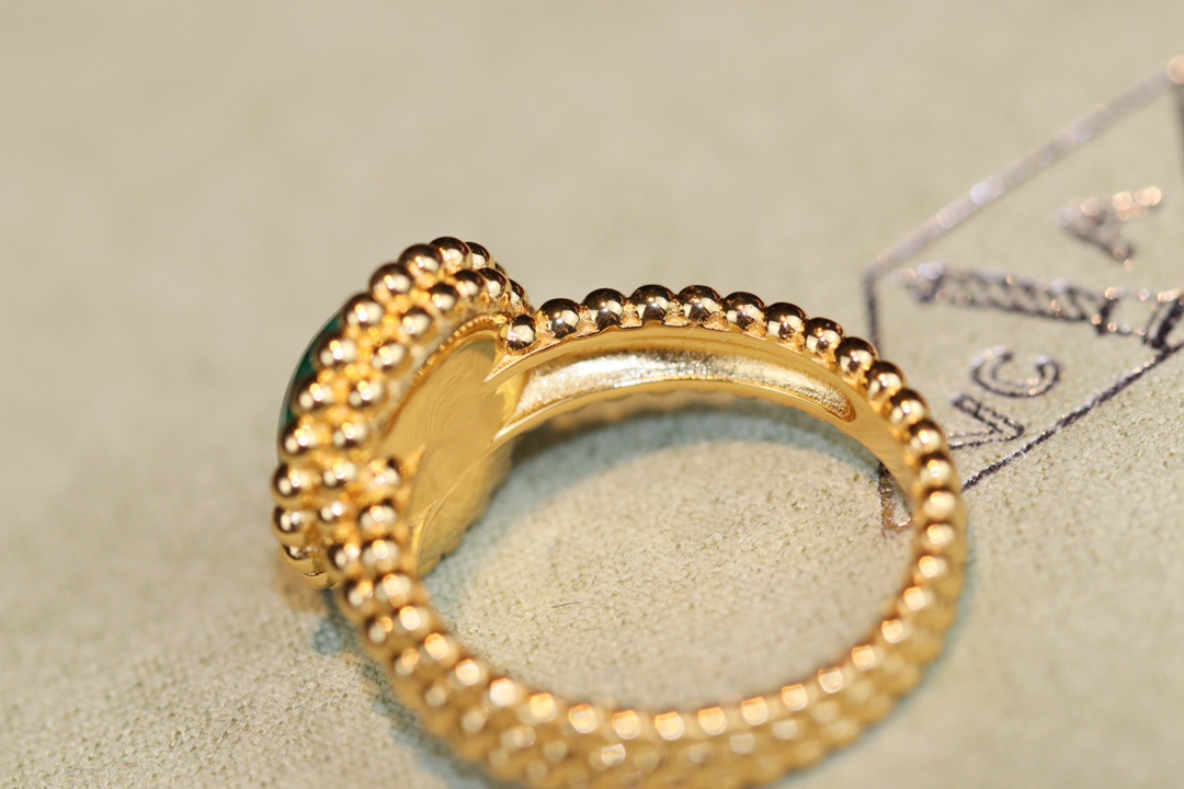 VCA Yellow Gold Malachite Perlee Couleurs Ring - Original Replica Club