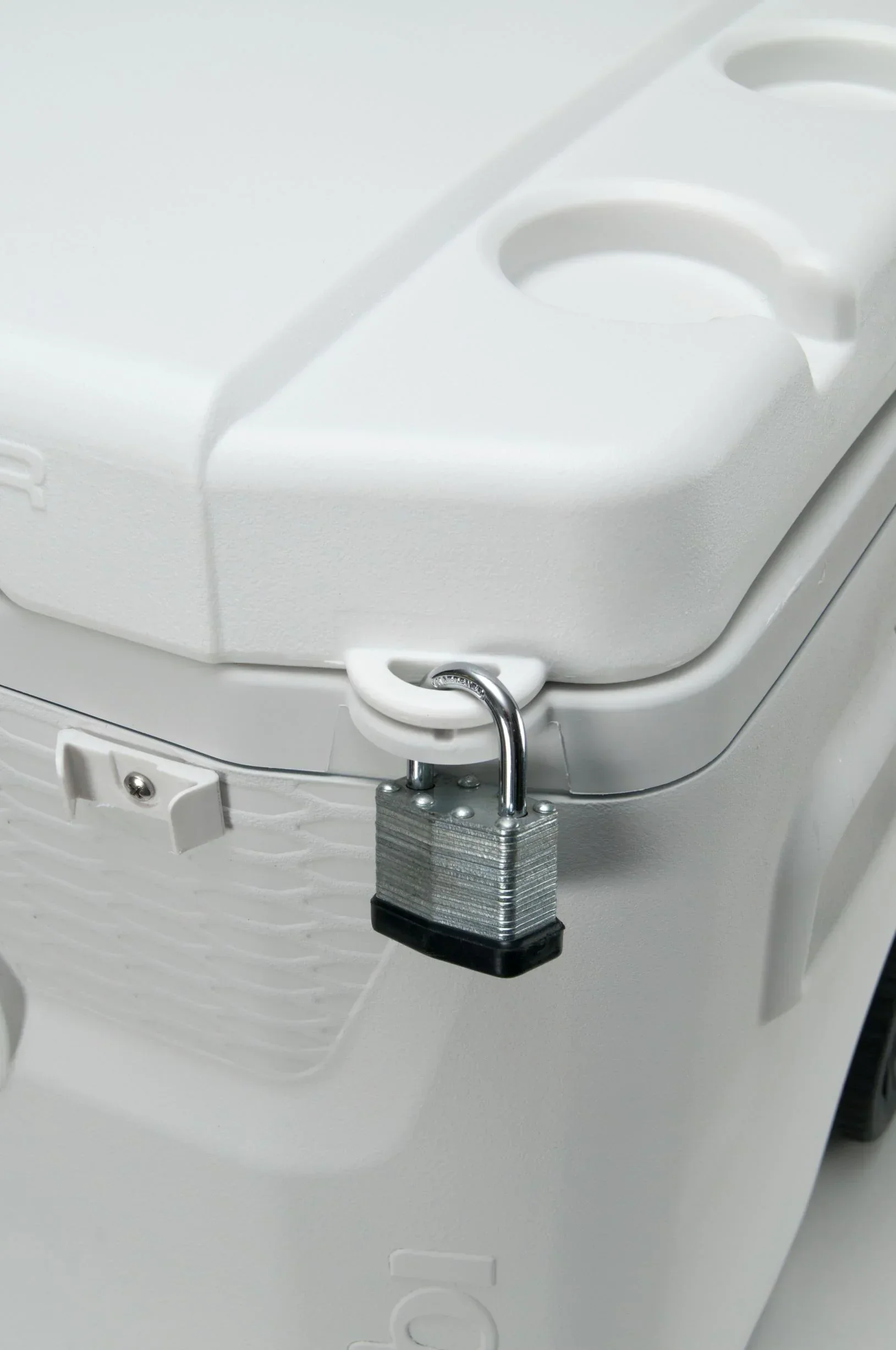 Igloo 52 QT 5-Day Marine Ice Chest Cooler With Wheels, White - Image 13 Igloo 52 QT 5-Day Marine Ice Chest Cooler With Wheels, White - Image 13