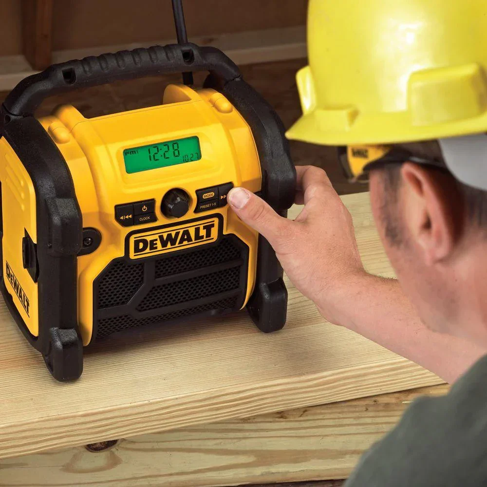 20-Volt Max Compact Corded/Cordless Worksite Radio - Image 8 20-Volt Max Compact Corded/Cordless Worksite Radio - Image 8