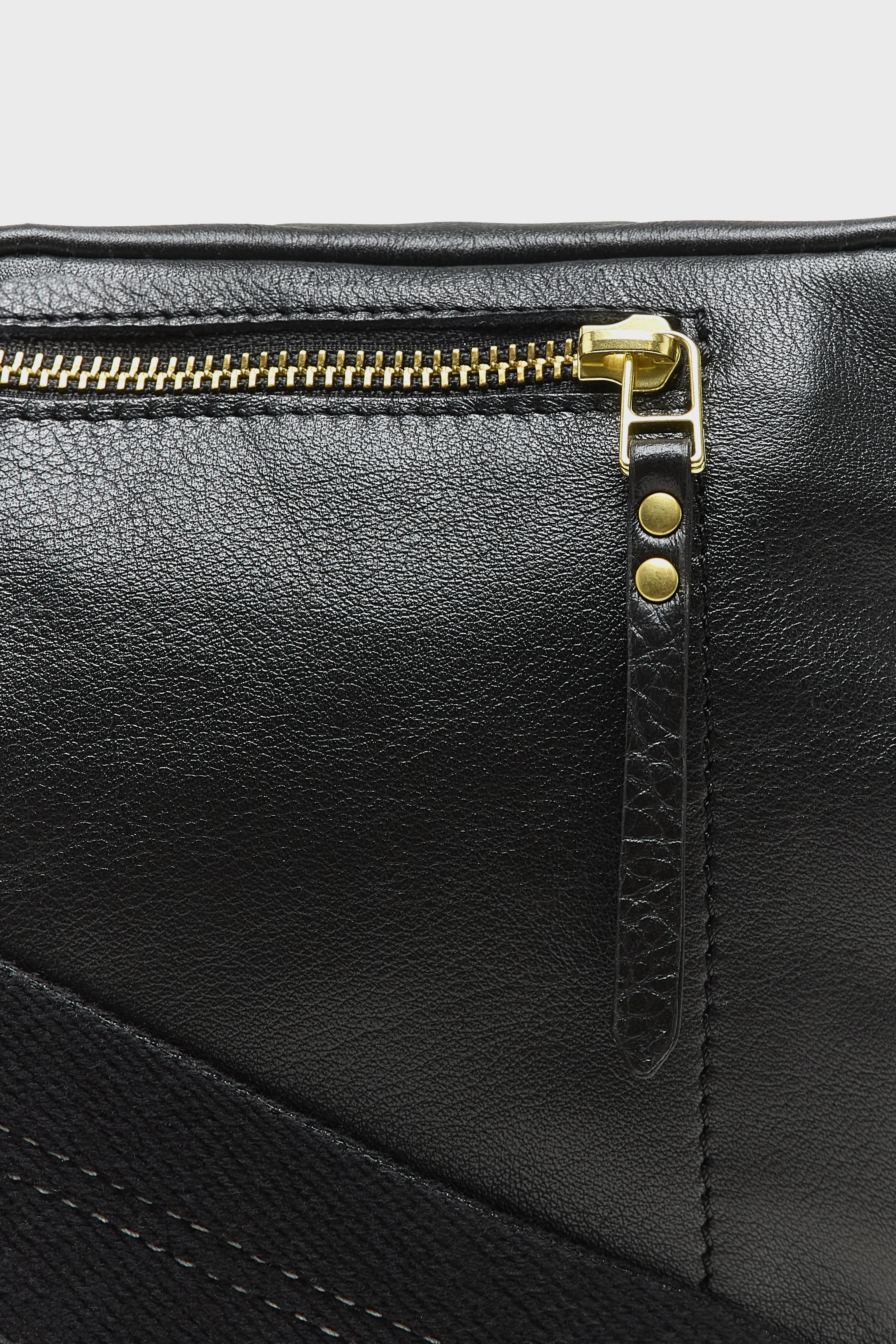 Bellerose Souply black leather sling bag (252 / W / BLACK)