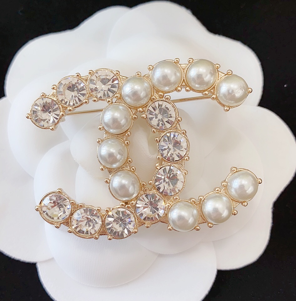 Chanel Round Diamond Pearl Brooch - Original Replica Club